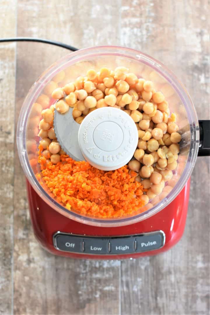 Chickpeas and carrots in a food processor