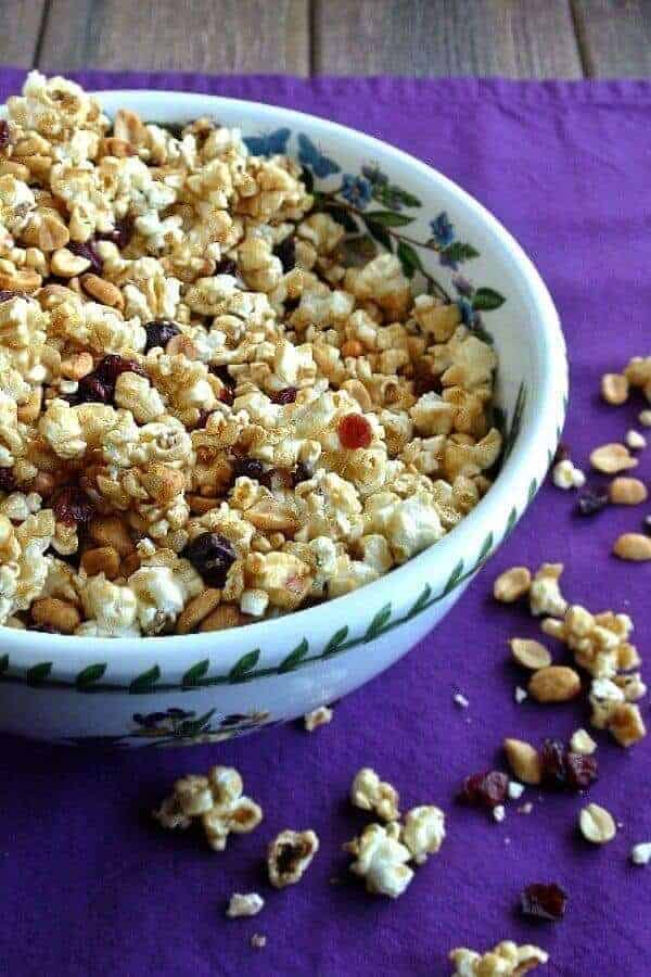 Caramel popcorn in a serving bowl