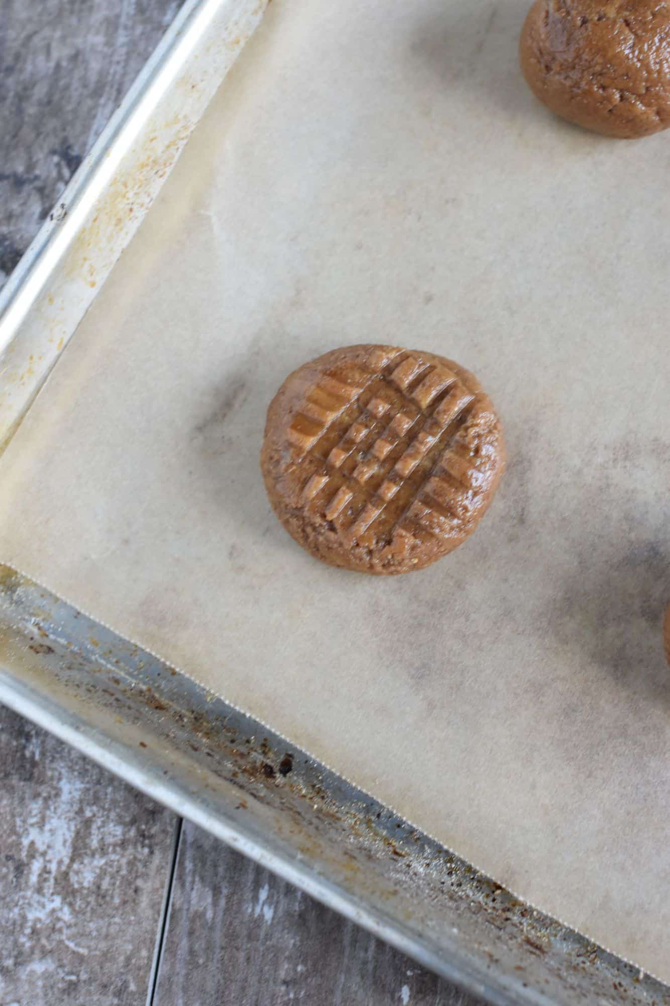 close up of the crisscross pattern on one cookie ball