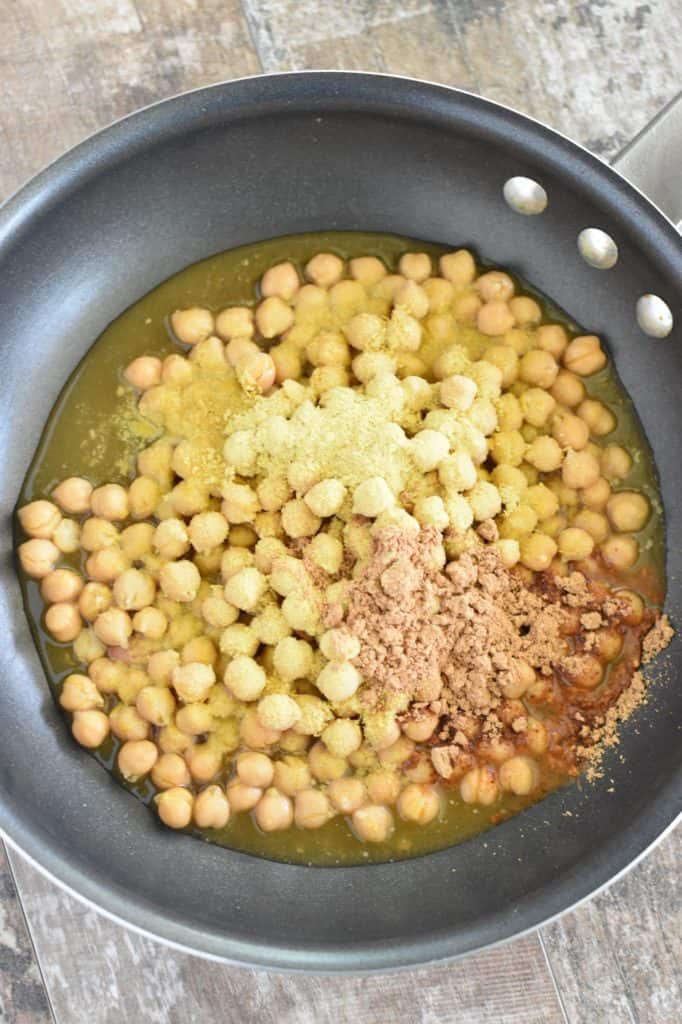 chickpeas, vegetable broth and seasonings in a pan