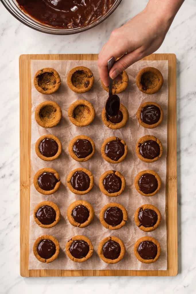 filling the cookie cups with the chocolate mixture