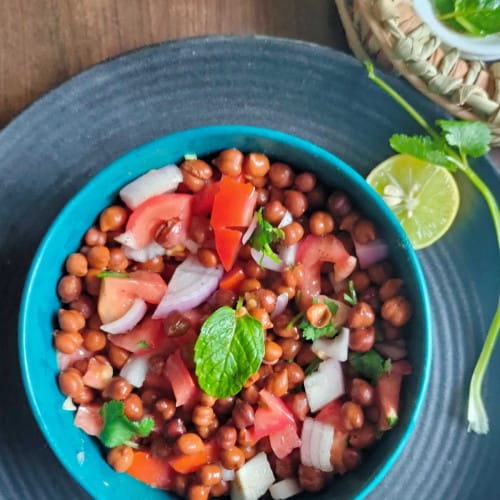 kala chana salad in bowl.