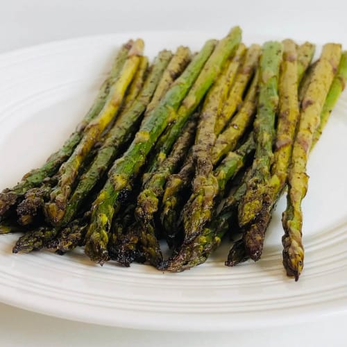 balsamic baked asparagus on a plate.