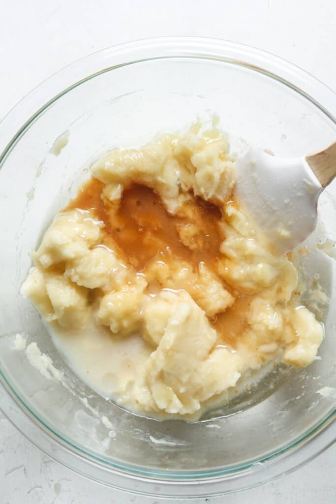 Mashed bananas, vanilla and milk.