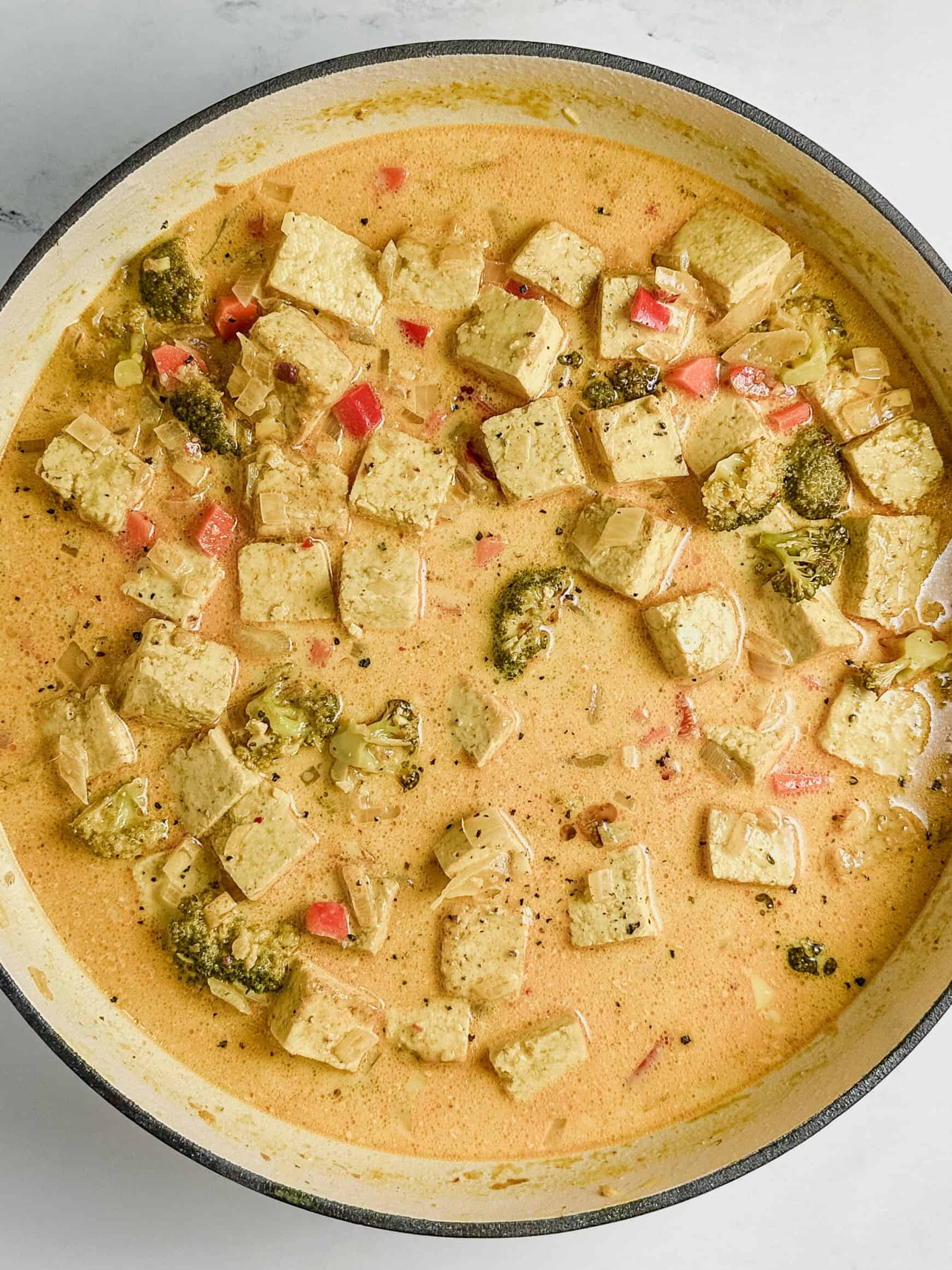 Creamy curry with tofu.