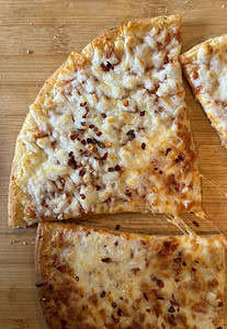 Slice-of-cooked-pizza-with-chilli-flakes-sprinkled-on-top