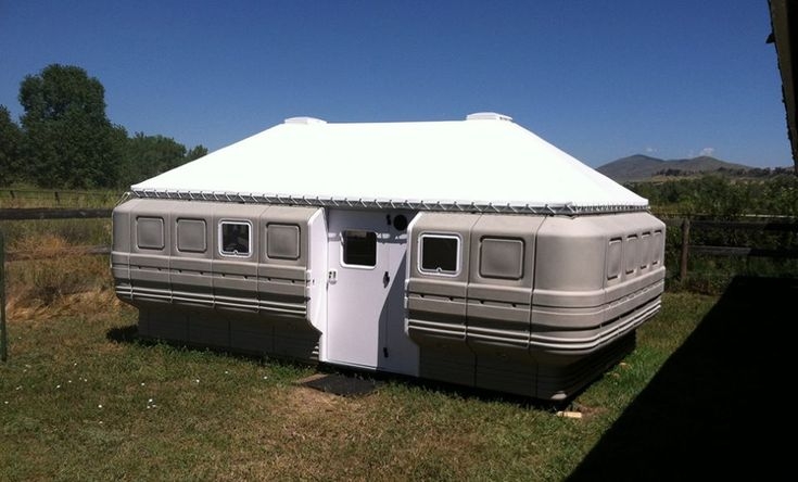 This Tiny House Can Be Built with Just One Screwdriver—You Won’t Believe What’s Inside!